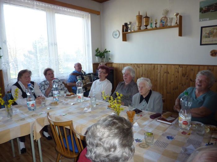 Setkání důchodců
Klíčová slova: Bělá;harmonika;důchodci