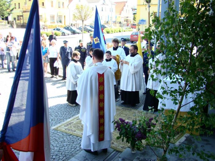 Před městským úřadem
Klíčová slova: Bělá;Boží tělo