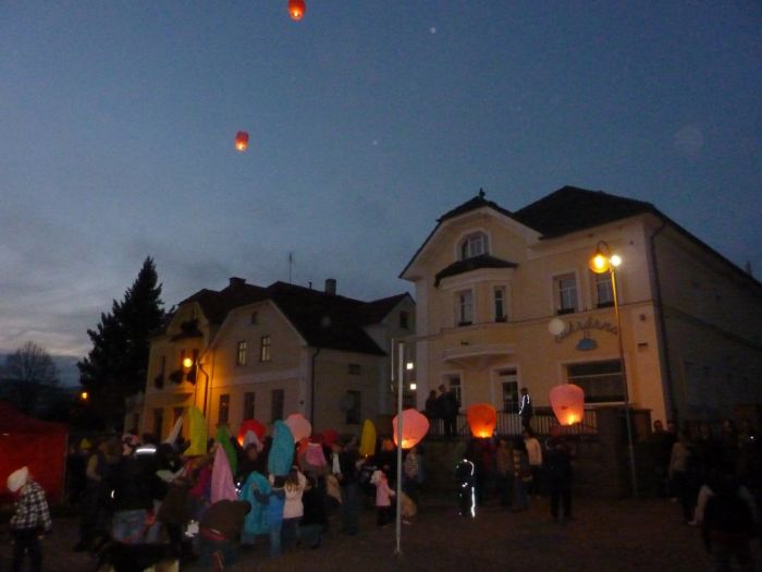 Vypouštění balonků
Klíčová slova: Bělá;státní svátek