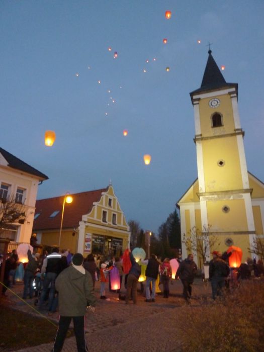 Vypouštění balonků
Klíčová slova: Bělá;státní svátek