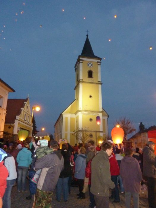 Vypouštění balonků
Klíčová slova: Bělá;státní svátek