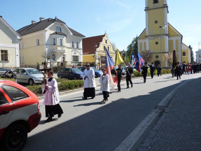 Průvod
Klíčová slova: Bělá;pouť;hasiči