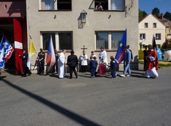 Před hasičskou zbrojnicí
Klíčová slova: Bělá;pouť;hasiči