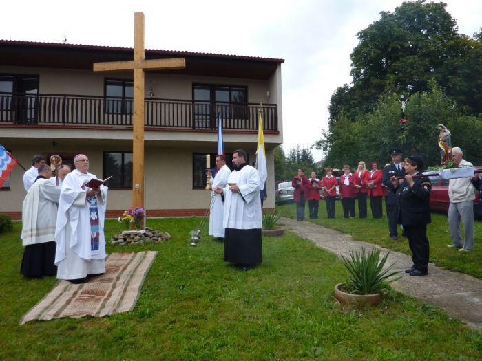 Svěcení kříže před farou 18. 9.
Klíčová slova: Bělá pouť