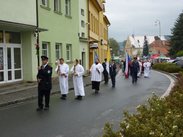 Slavnostní průvod od fary do kostela 18. 9.
Klíčová slova: Bělá pouť