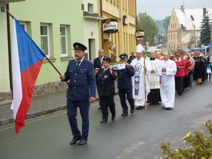 Slavnostní průvod od fary do kostela 18. 9.
Klíčová slova: Bělá pouť