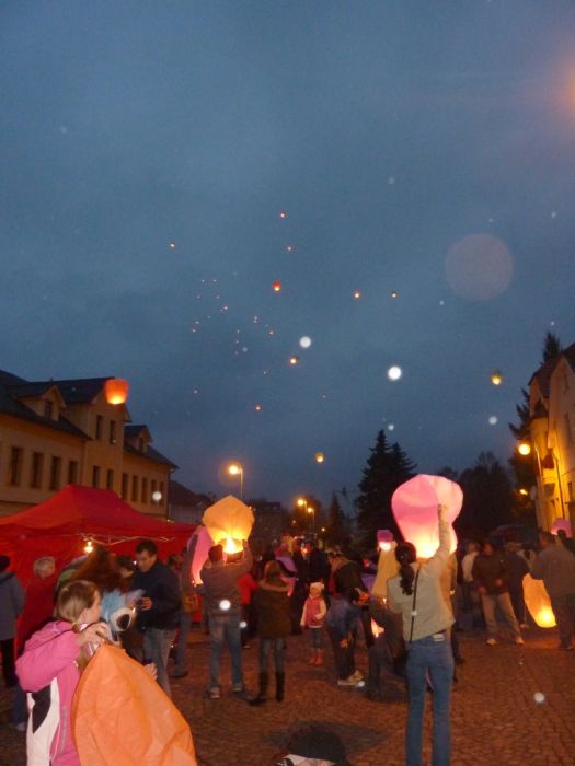 Vypouštění balonků
Klíčová slova: Bělá 28. říjen