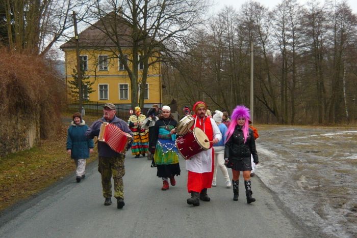 Masopustní průvod
Klíčová slova: Bělá masopust Újezd Svatého Kříže