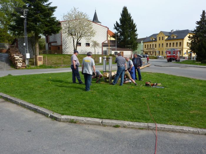 Příprava májky
Klíčová slova: Bělá májka