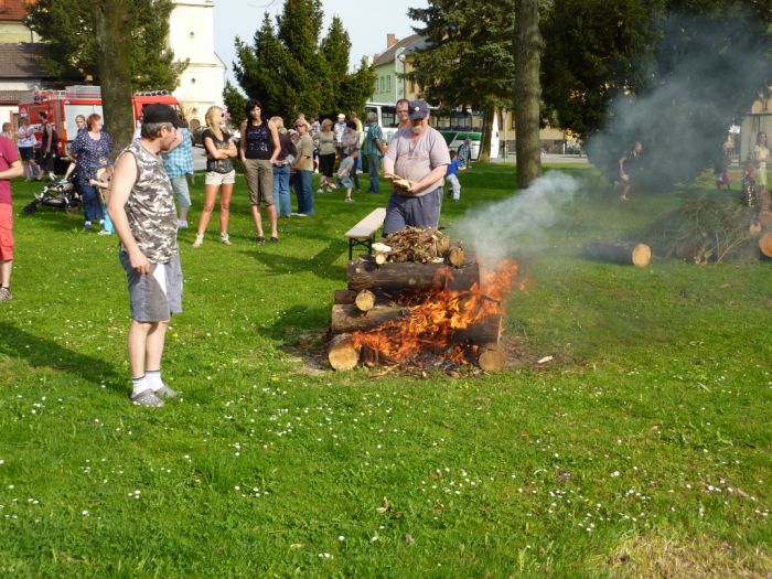 Zapálení hranice
Klíčová slova: Bělá májka