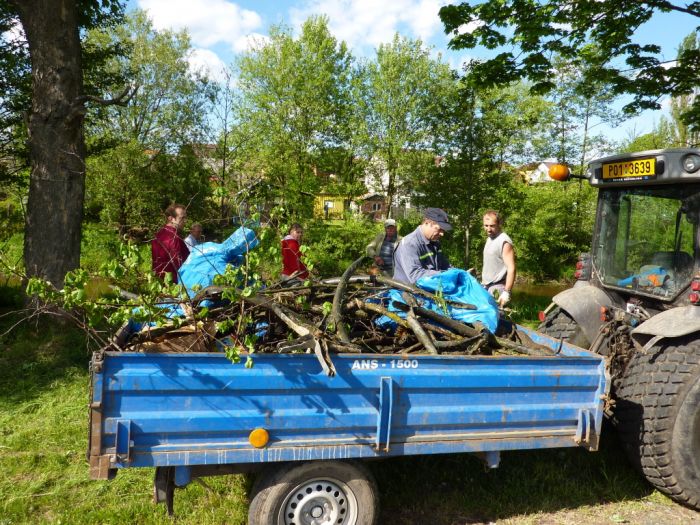 Úklid Radbuzy a jejího okolí
Nepořádek naložili na valník
Klíčová slova: Bělá Radbuza