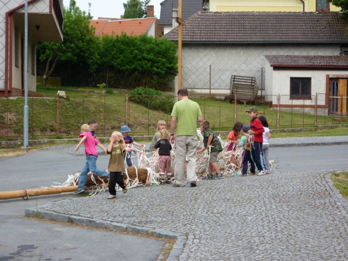 Odzdobení máje
Klíčová slova: Bělá kácení máje