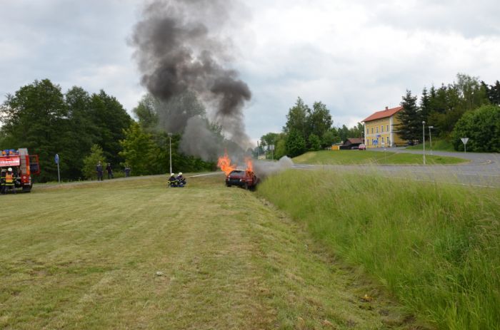 Zásah hasičů u hořícího auta
Klíčová slova: Bělá dětský den