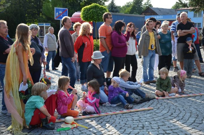 2. jednání na náměstí
Klíčová slova: Bělá Nikl