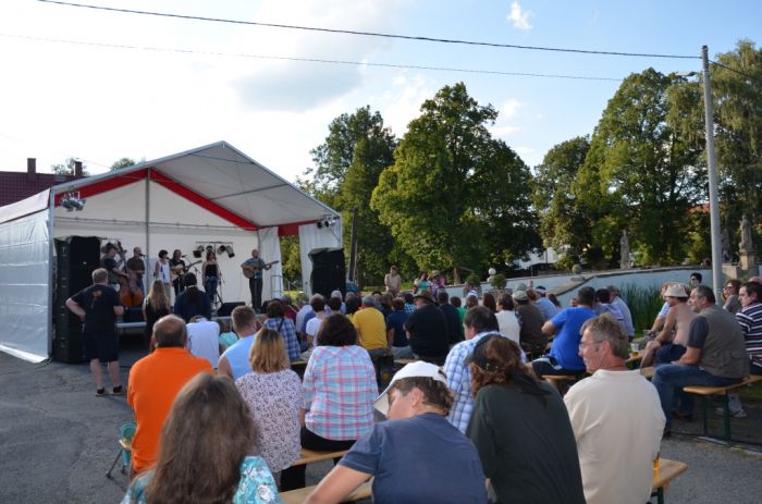 Country festival na starém mostě
Klíčová slova: Bělá country