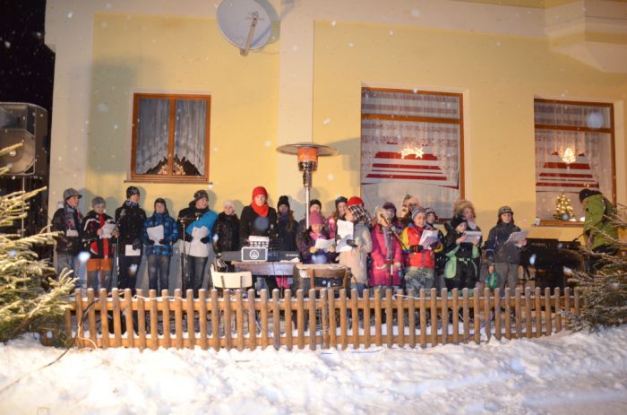 Vystoupení dětí ZŠ Bělá nad Radbuzou
Klíčová slova: Bělá zpívání koled