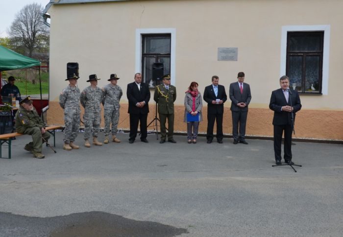 Hostouň
Slavnostní akt u statku
Klíčová slova: Bělá Hostouň osvobození