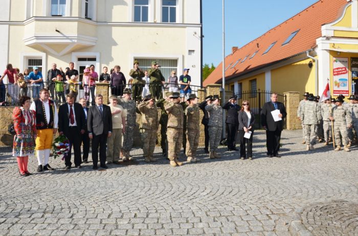 Bělá nad Radbuzou
Slavnostní akt na náměstí
Klíčová slova: Bělá;Hostouň;osvobození