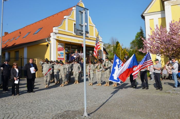 Bělá nad Radbuzou
Slavnostní akt na náměstí
Klíčová slova: Bělá;Hostouň;osvobození