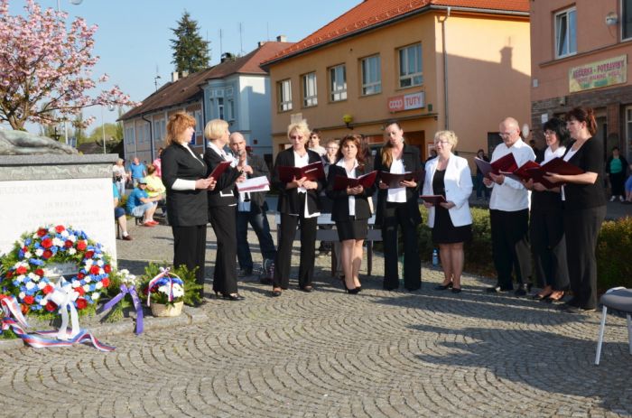 Bělá nad Radbuzou
Slavnostní akt na náměstí
Klíčová slova: Bělá;Hostouň;osvobození