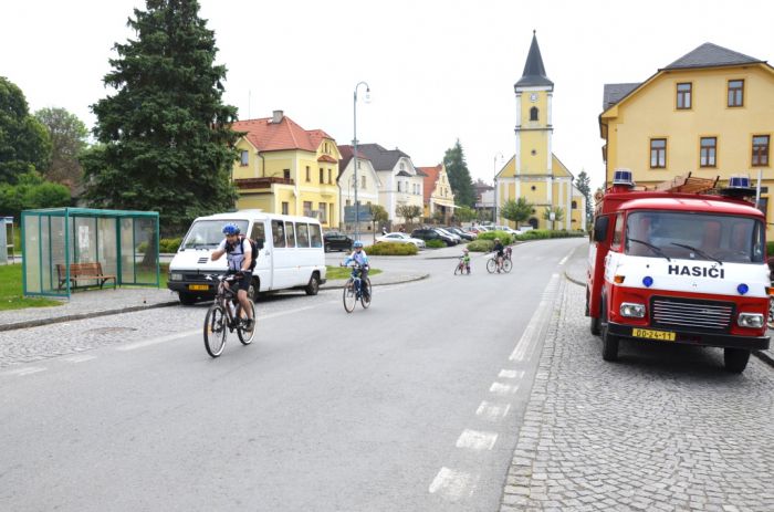 Zahájení v Bělé
Odjezd cylistů
Klíčová slova: Bělá;Liščí Hora;Český les