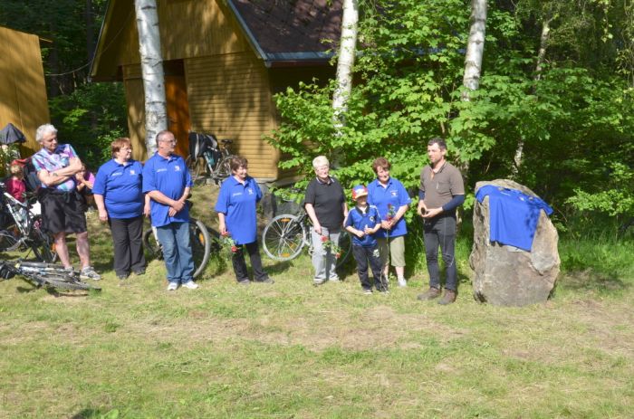 Odhalení památníku Antonínu Veberovi
Za rodinu promluvil vnuk Petr Šůstek (první zprava)
Klíčová slova: Bělá;Liščí Hora;Český les