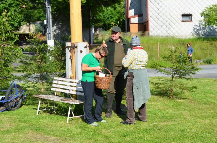 Scénka o kradení májky
Klíčová slova: Bělá;májka