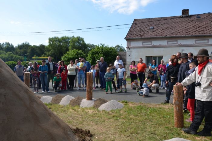 22. června - zapálení milíře
Klíčová slova: Bělá;milíř