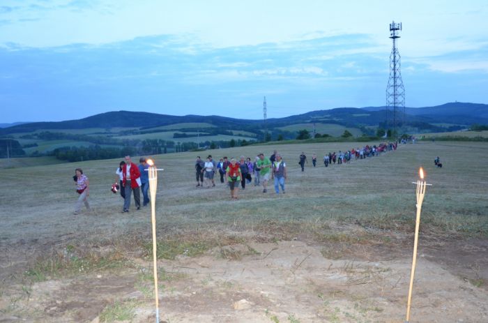 Pochod se svíčkami
Klíčová slova: Bělá;letní;sraz;turisti