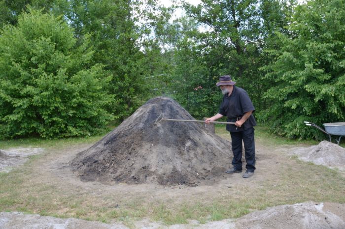 27. června - otvírání milíře
Klíčová slova: Bělá;milíř