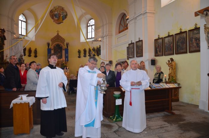 Neděle 21. září
Žehnání varhan - uprostřed Mons. Josef Žák, generální vikář Plzeňské diecéze
Klíčová slova: Bělá;pouť