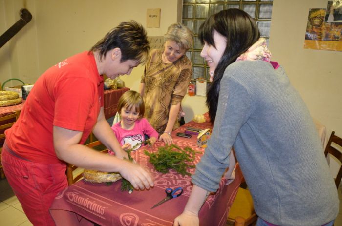 Tvoření adventních věnců
Klíčová slova: Bělá;Újezd Svatého Kříže;advent