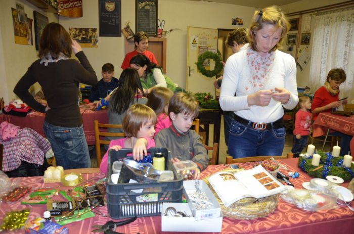 Tvoření adventních věnců
Klíčová slova: Bělá;Újezd Svatého Kříže;advent