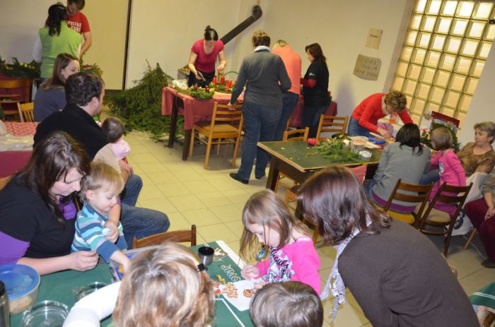 Malování perníčků
Klíčová slova: Bělá;Újezd Svatého Kříže;advent