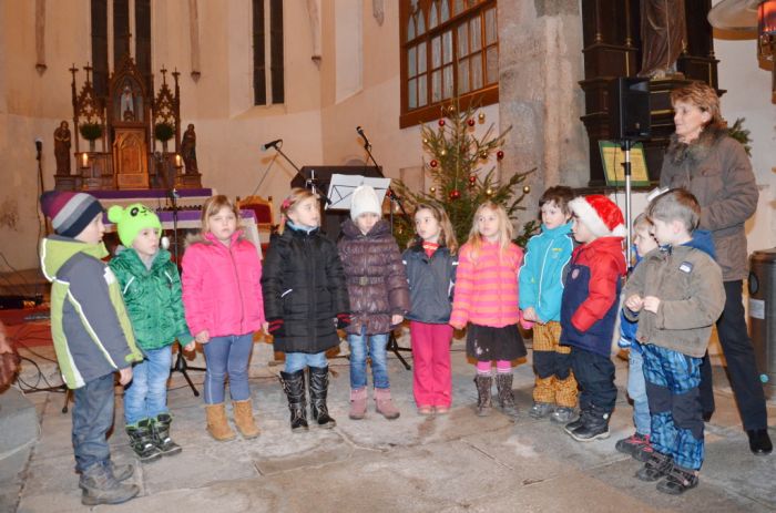 Kostel Nalezení svatého Kříže
Děti z mateřské školy Bělá nad Radbuzou
Klíčová slova: Bělá;Újezd Svatého Kříže