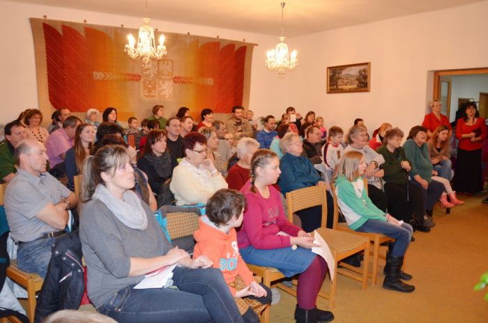 Obřadní síň městského úřadu
Klíčová slova: Bělá;pěvecký sbor;ZŠ;ZUŠ Horšovský Týn;Komořina