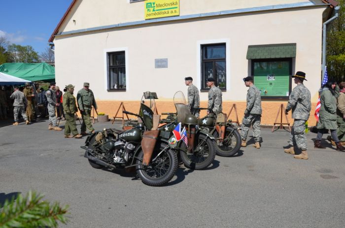 Hostouň
U statku
Klíčová slova: Bělá;Hostouň;osvobození