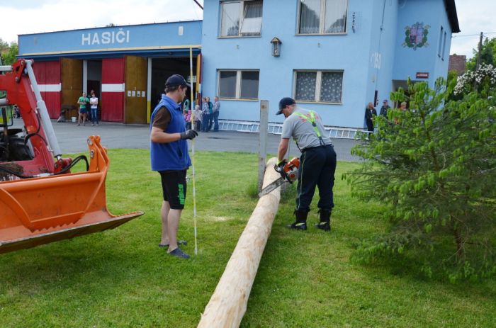 Kácení máje
Klíčová slova: Bělá;kácení máje