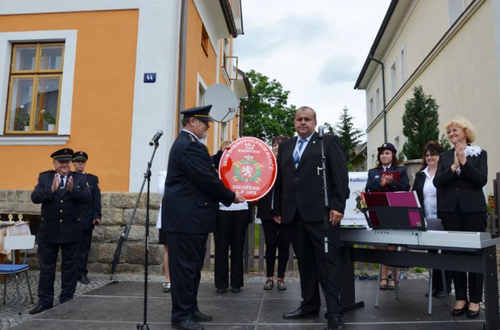 Předání tabule na hasičskou zbrojnici s označením sboru
Klíčová slova: Bělá;hasiči;sdh;výročí