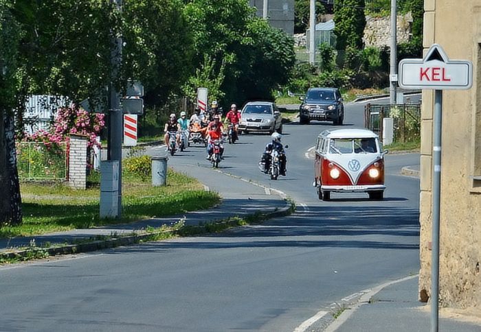 Spanilá jízda v Bělé nad Radbuzou
Klíčová slova: Bělá;mopedscuk;mopedy