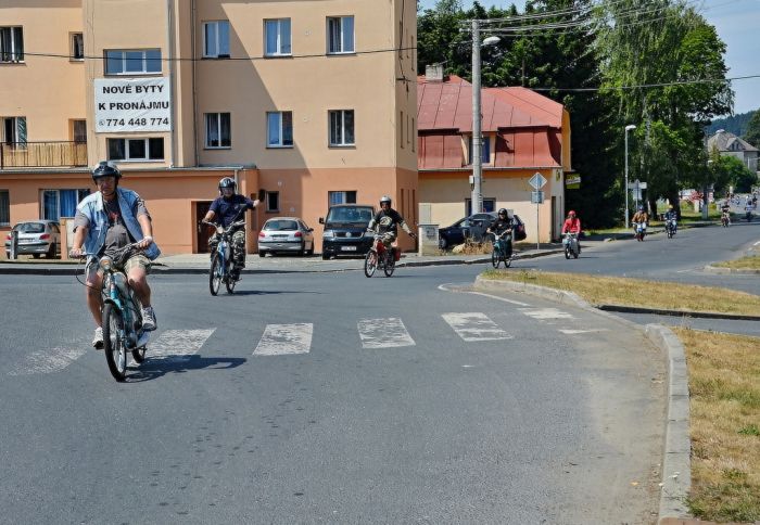 Spanilá jízda v Bělé nad Radbuzou
Klíčová slova: Bělá;mopedscuk;mopedy