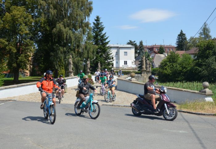 Spanilá jízda v Bělé nad Radbuzou
Klíčová slova: Bělá;mopedscuk;mopedy