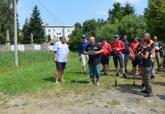 Zastavení u barokního mostu
Klíčová slova: Bělá;mopedscuk;mopedy