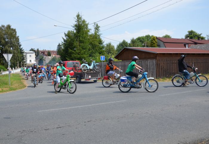 Spanilá jízda v Bělé nad Radbuzou
Klíčová slova: Bělá;mopedscuk;mopedy