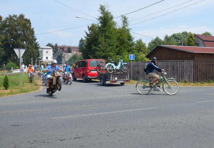 Spanilá jízda v Bělé nad Radbuzou
Klíčová slova: Bělá;mopedscuk;mopedy