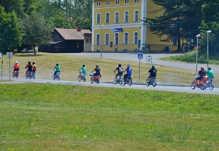 Spanilá jízda v Bělé nad Radbuzou
Klíčová slova: Bělá;mopedscuk;mopedy