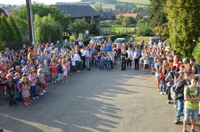 Slavnostní nástup před školou
Klíčová slova: Bělá;základní škola