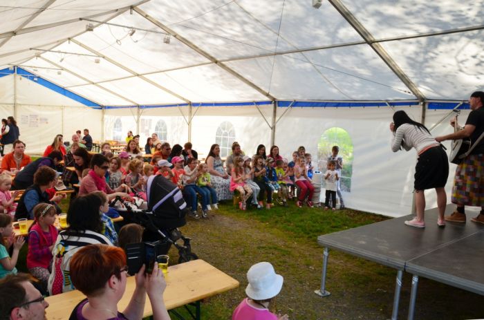 Zábavné odpoledne
Klíčová slova: Újezd svatého Kříže;pouť