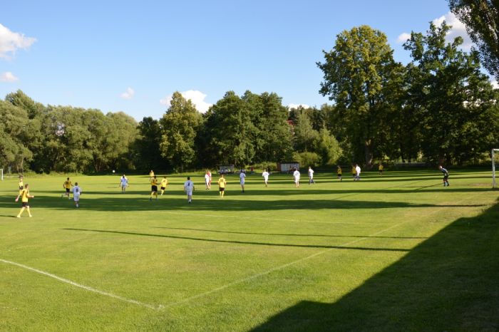 Fotbalové utkání týmů, které postoupily do 1.B třídy r. 2004 a r. 2015
Klíčová slova: Bělá;fotbal