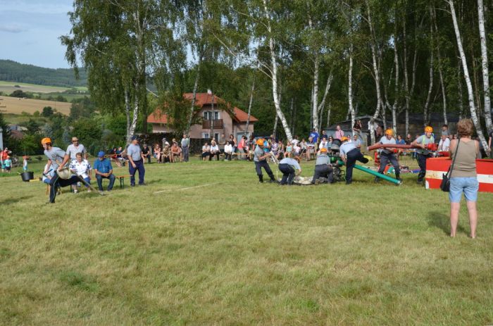 Požární útoky
Muži SDH Újezd Svatého Kříže
Klíčová slova: Bělá;Újezd Svatého Kříže;hasiči;soutěž;sdh